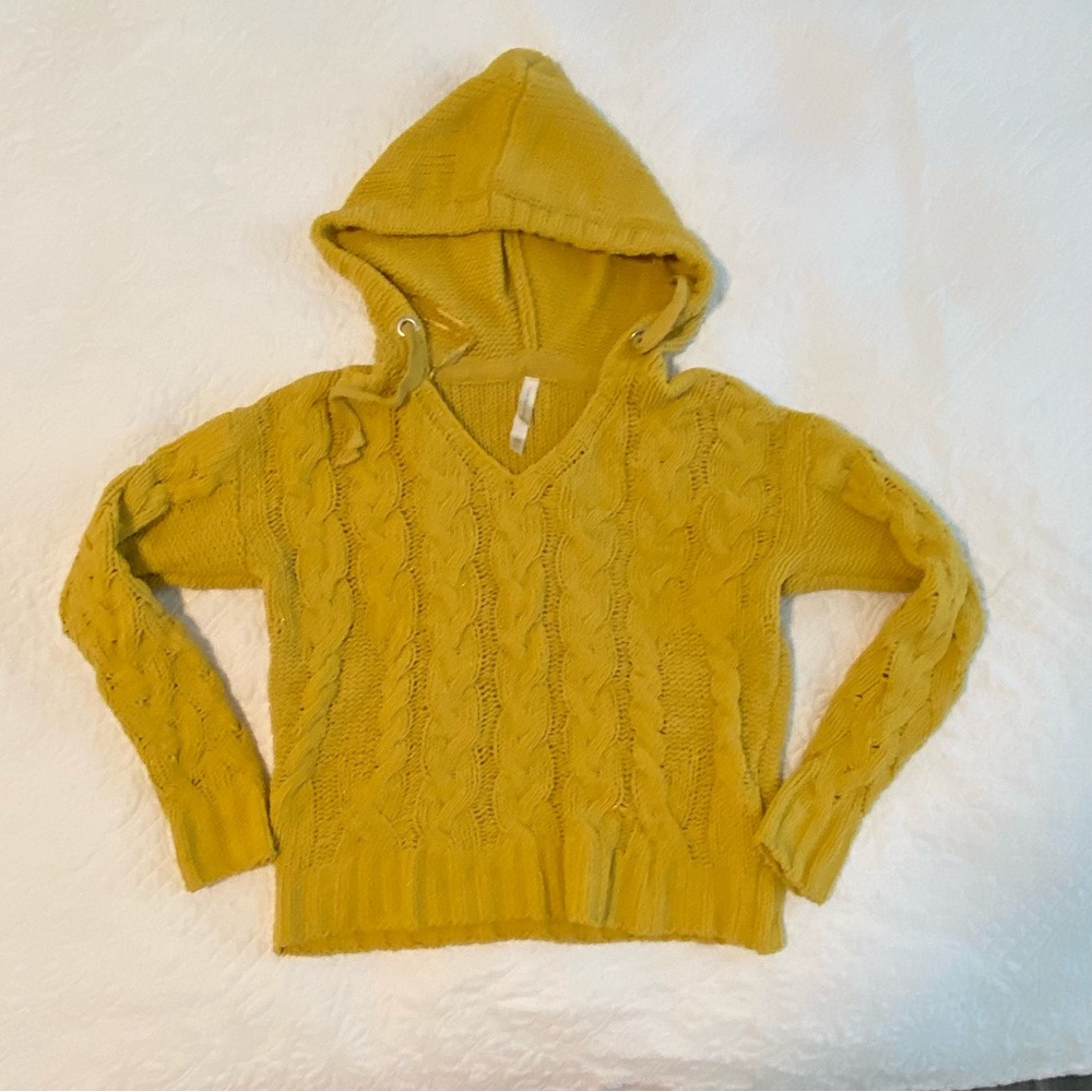 Aeropostale live love, dream, chunky knit sweater in gold